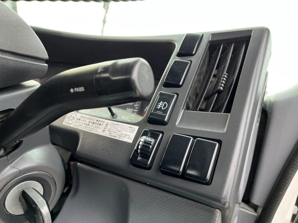 平成29年　いすゞ　フォワード　４トンダンプ　Ｌゲート（車検令和7年11月）