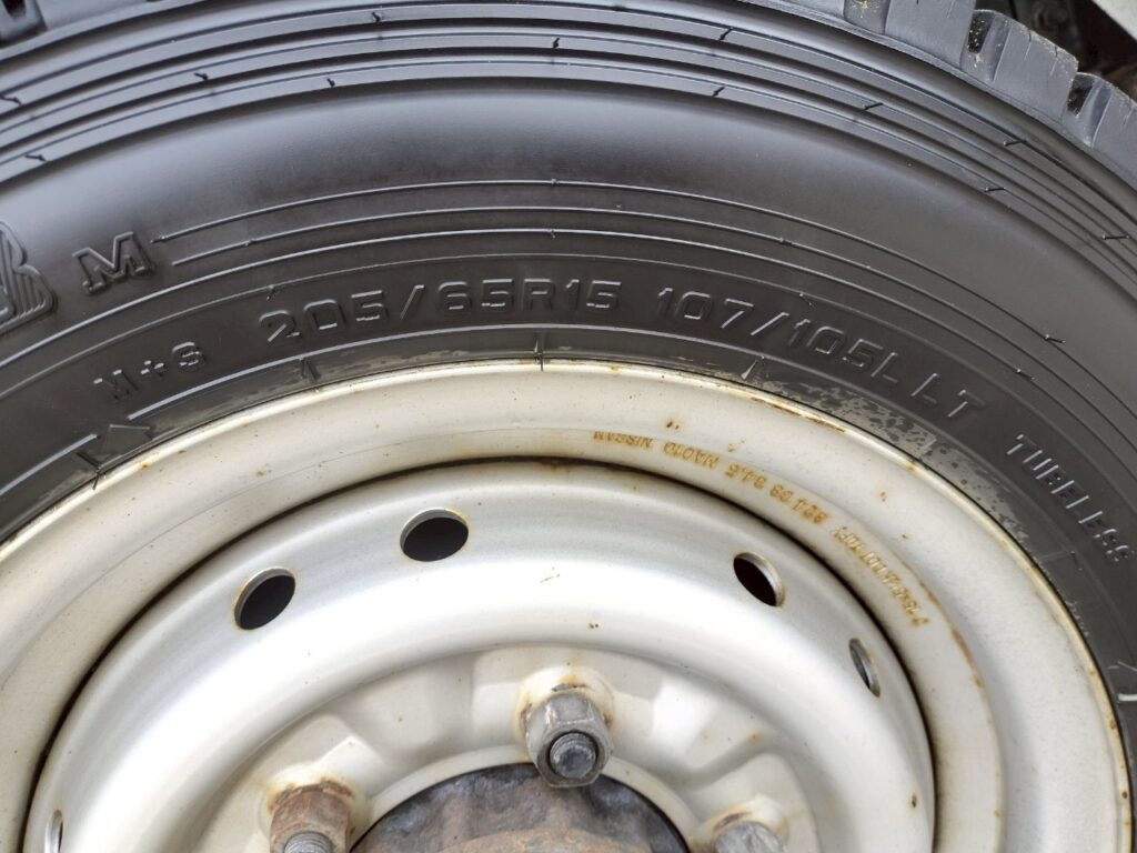 平成20年　エルフ 1.4ｔ平　4ＷＤ！！