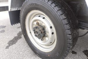 サムネイル: 平成20年　エルフ 1.4ｔ平　4ＷＤ！！
