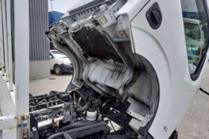 サムネイル: 平成20年　エルフ 1.4ｔ平　4ＷＤ！！
