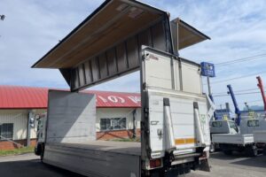 サムネイル: 平成24年　フォワード４トンアルミウィングパワーゲート・ベッド付　車検1年付