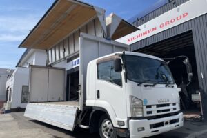 サムネイル: 平成24年　フォワード４トンアルミウィングパワーゲート・ベッド付　車検1年付