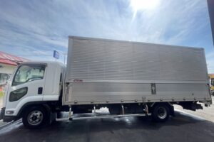 サムネイル: 平成24年　フォワード４トンアルミウィングパワーゲート・ベッド付　車検1年付