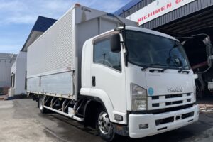 サムネイル: 平成24年　フォワード４トンアルミウィングパワーゲート・ベッド付　車検1年付