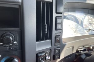 サムネイル: 平成24年　フォワード４トンアルミウィングパワーゲート・ベッド付　車検1年付