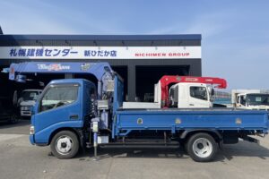 サムネイル: 平成19年　デュトロ２トン４段クレーンロングラジコン　フックイン　走行３万キロ！！