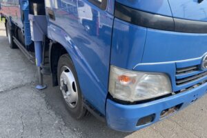 サムネイル: 平成19年　デュトロ２トン４段クレーンロングラジコン　フックイン　走行３万キロ！！