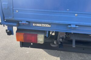 サムネイル: 平成19年　デュトロ２トン４段クレーンロングラジコン　フックイン　走行３万キロ！！
