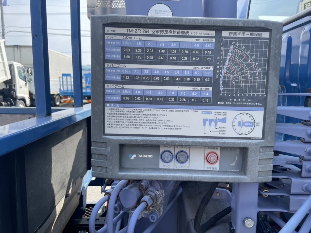 平成19年　デュトロ２トン４段クレーンロングラジコン　フックイン　走行３万キロ！！