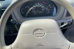 サムネイル: 平成19年　デュトロ２トン４段クレーンロングラジコン　フックイン　走行３万キロ！！