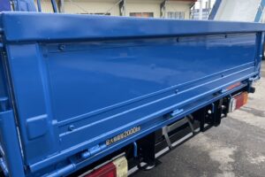サムネイル: 平成19年　デュトロ２トン４段クレーンロングラジコン フックイン 塗装済み