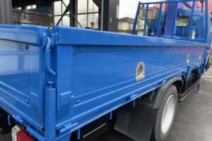 サムネイル: 平成19年　デュトロ２トン４段クレーンロングラジコン フックイン 塗装済み