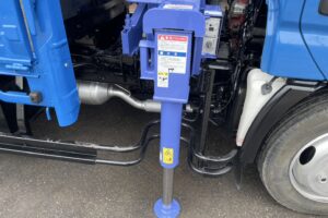 サムネイル: 平成19年　デュトロ２トン４段クレーンロングラジコン フックイン 塗装済み
