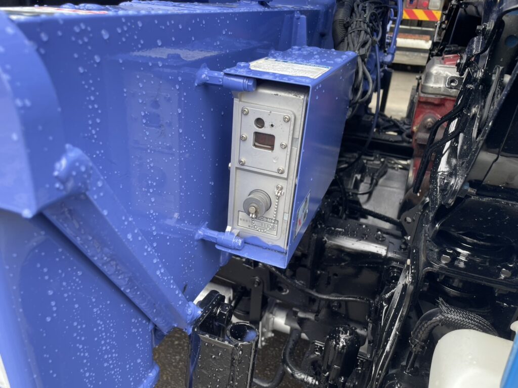 平成19年　デュトロ２トン４段クレーンロングラジコン フックイン 塗装済み