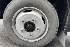 サムネイル: 平成19年　デュトロ２トン４段クレーンロングラジコン フックイン 塗装済み