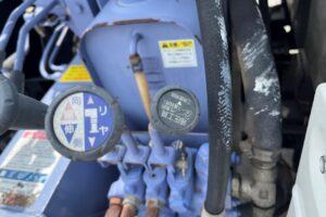 サムネイル: 平成18年　日野　デュトロ　2.65トン４段クレーンロング　フックイン・ラジコン・リヤジャッキ付（車検1年付）