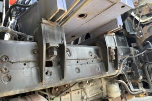 サムネイル: 平成18年　日野　デュトロ　2.65トン４段クレーンロング　フックイン・ラジコン・リヤジャッキ付（車検1年付）