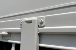 サムネイル: 平成18年　日野　デュトロ　2.65トン４段クレーンロング　フックイン・ラジコン・リヤジャッキ付（車検1年付）