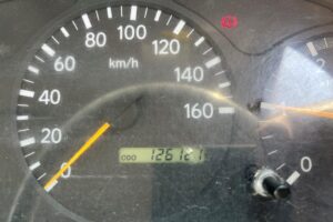サムネイル: 平成18年　日野　デュトロ　2.65トン４段クレーンロング　フックイン・ラジコン・リヤジャッキ付（車検1年付）