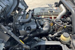サムネイル: 平成18年　日野　デュトロ　2.65トン４段クレーンロング　フックイン・ラジコン・リヤジャッキ付（車検1年付）