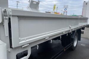 サムネイル: 平成20年　デュトロ3.5トン5段クレーンワイドロング ラジコン 荷台・クレーン・下廻り塗装済み