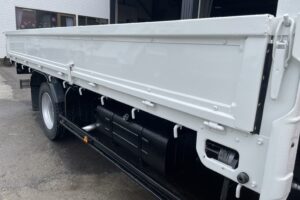 サムネイル: 平成20年　デュトロ3.5トン5段クレーンワイドロング ラジコン 荷台・クレーン・下廻り塗装済み
