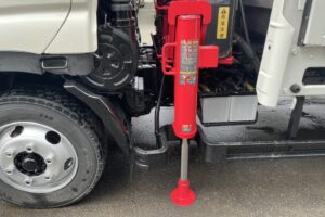 サムネイル: 平成20年　デュトロ3.5トン5段クレーンワイドロング ラジコン 荷台・クレーン・下廻り塗装済み