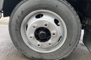 サムネイル: 平成20年　デュトロ3.5トン5段クレーンワイドロング ラジコン 荷台・クレーン・下廻り塗装済み