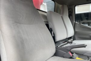 サムネイル: 平成20年　デュトロ3.5トン5段クレーンワイドロング ラジコン 荷台・クレーン・下廻り塗装済み