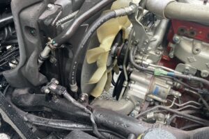 サムネイル: 平成20年　デュトロ3.5トン5段クレーンワイドロング ラジコン 荷台・クレーン・下廻り塗装済み