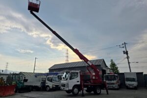 サムネイル: 平成19年　三菱　キャンター　11.9ｍ高所作業車　スチールバケット・張り出し不要アウトリガー（車検2年付）