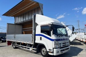 サムネイル: 平成26年　いすゞ　フォワード　4ｔアルミウィング　ワイドロング・ベッド付（車検令和7年9月）