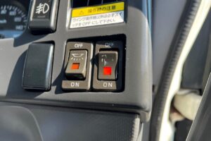 サムネイル: 平成26年　いすゞ　フォワード　4ｔアルミウィング　ワイドロング・ベッド付（車検令和7年9月）