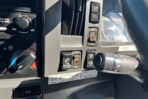 サムネイル: 平成26年　いすゞ　フォワード　4ｔアルミウィング　ワイドロング・ベッド付（車検令和7年9月）
