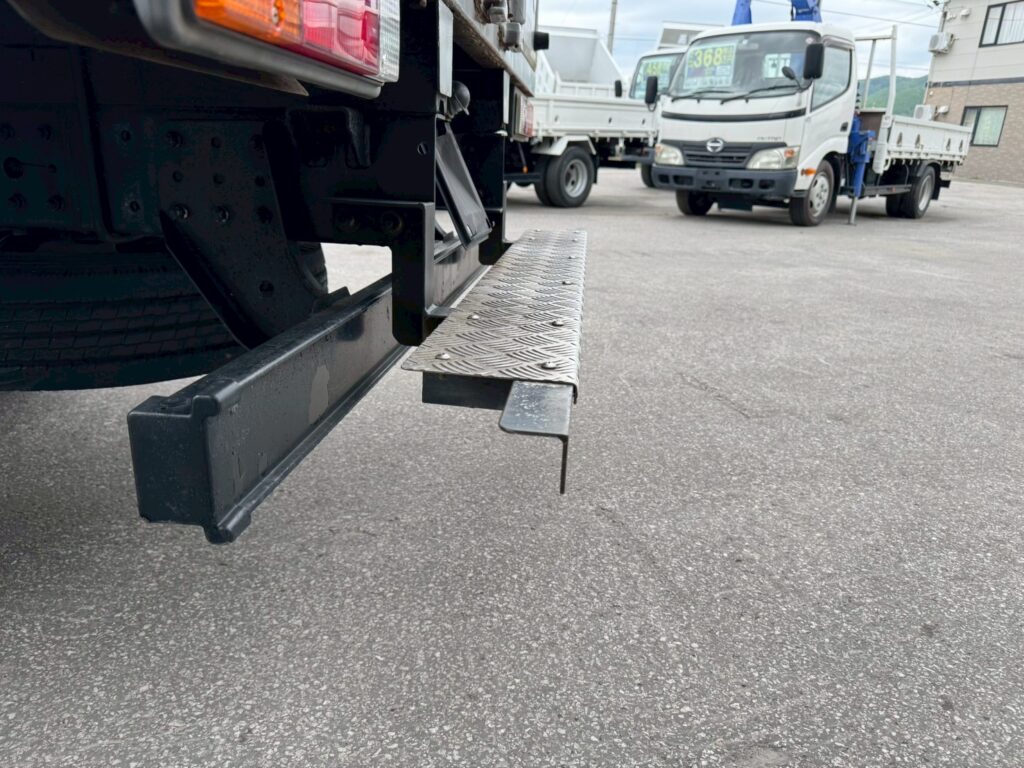 平成28年　キャンター　1.9トン　アルミバン　4ＷＤ！