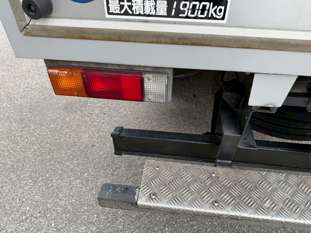 平成28年　キャンター　1.9トン　アルミバン　4ＷＤ！