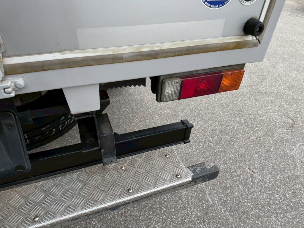 平成28年　キャンター　1.9トン　アルミバン　4ＷＤ！
