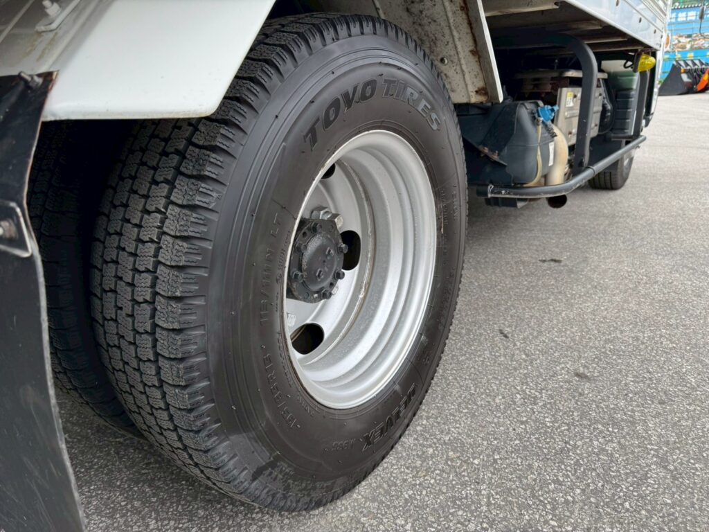 平成28年　キャンター　1.9トン　アルミバン　4ＷＤ！