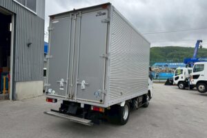 サムネイル: 平成28年　キャンター　1.9トン　アルミバン　4ＷＤ！