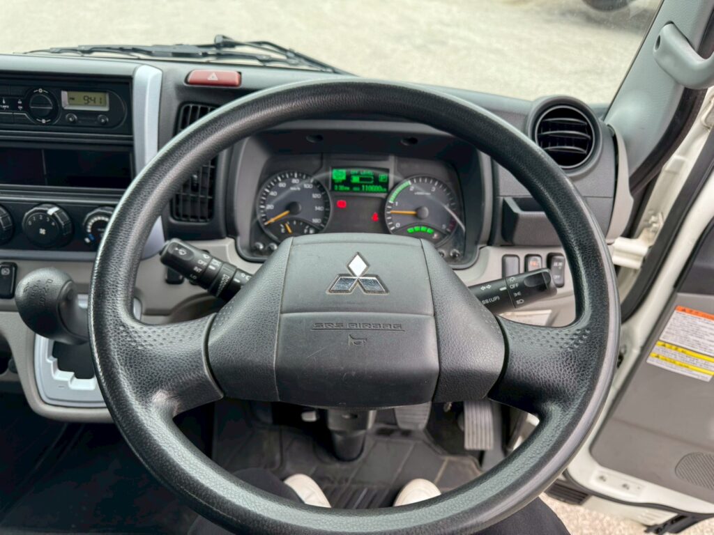 平成28年　キャンター　1.9トン　アルミバン　4ＷＤ！
