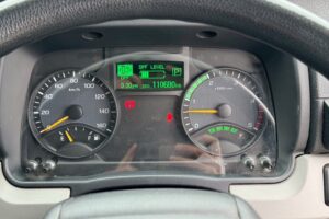 サムネイル: 平成28年　キャンター　1.9トン　アルミバン　4ＷＤ！