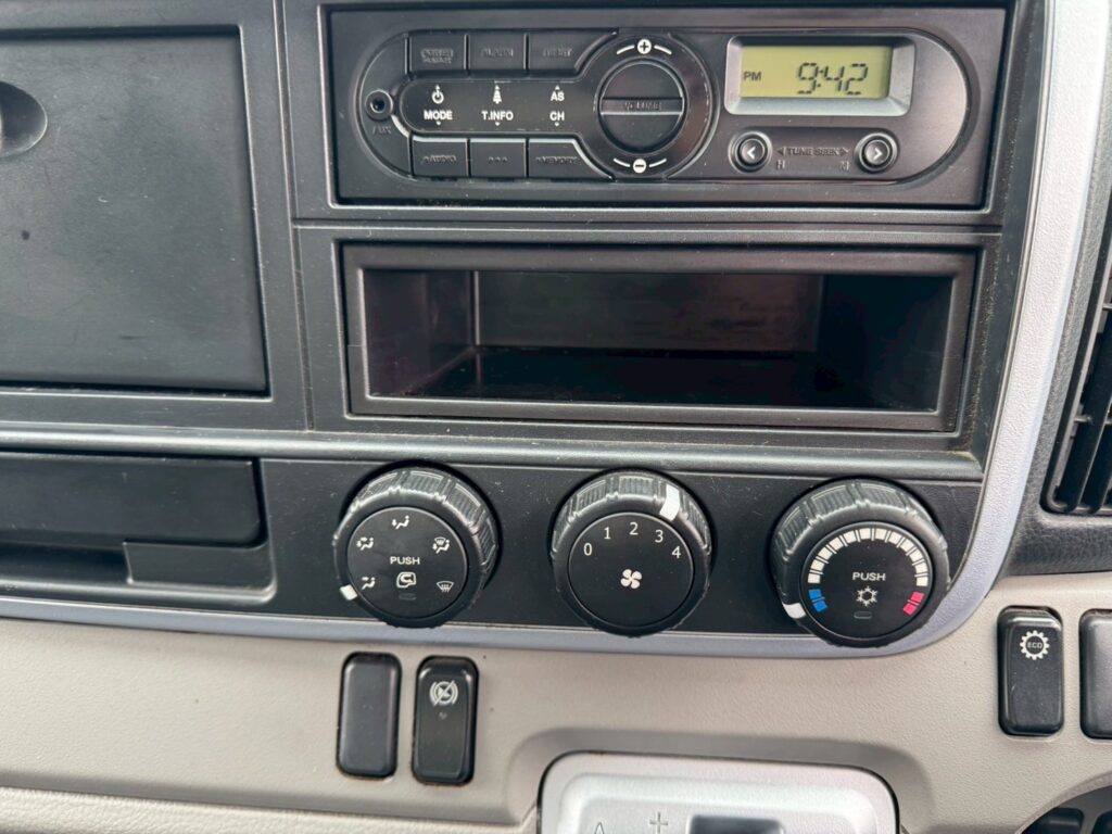 平成28年　キャンター　1.9トン　アルミバン　4ＷＤ！