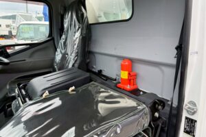 サムネイル: 平成28年　キャンター　1.9トン　アルミバン　4ＷＤ！