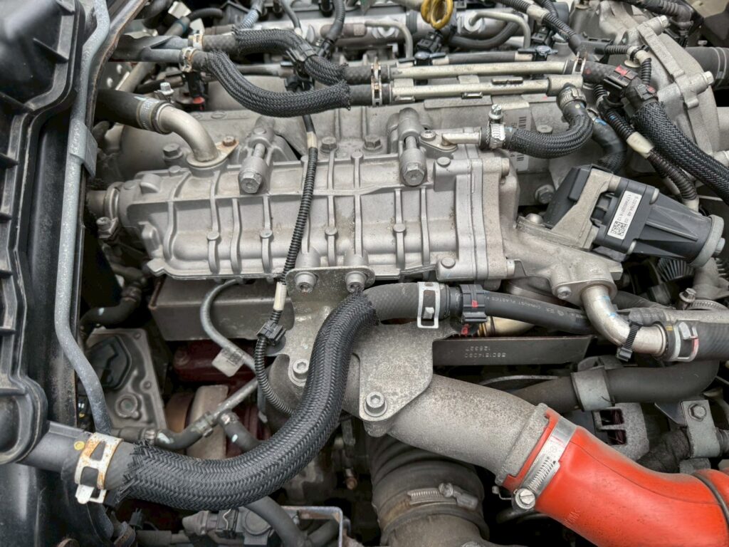平成28年　キャンター　1.9トン　アルミバン　4ＷＤ！