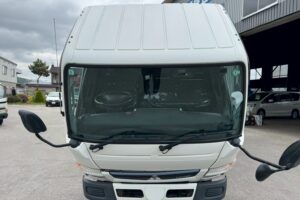 サムネイル: 平成28年　キャンター　1.9トン　アルミバン　4ＷＤ！