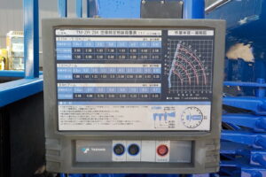 サムネイル: 平成17年　ダイナ 3ｔ4段クレーン　★差違いアウトリガー★ラジコン★車検令和8年4月★
