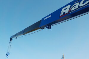 サムネイル: 平成17年　ダイナ 3ｔ4段クレーン　★差違いアウトリガー★ラジコン★車検令和8年4月★