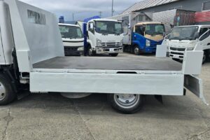 サムネイル: 平成29年　いすゞ　エルフ　２トンダンプ　３方開き・4WD(小型貨物・4ナンバー）（車検1年付）