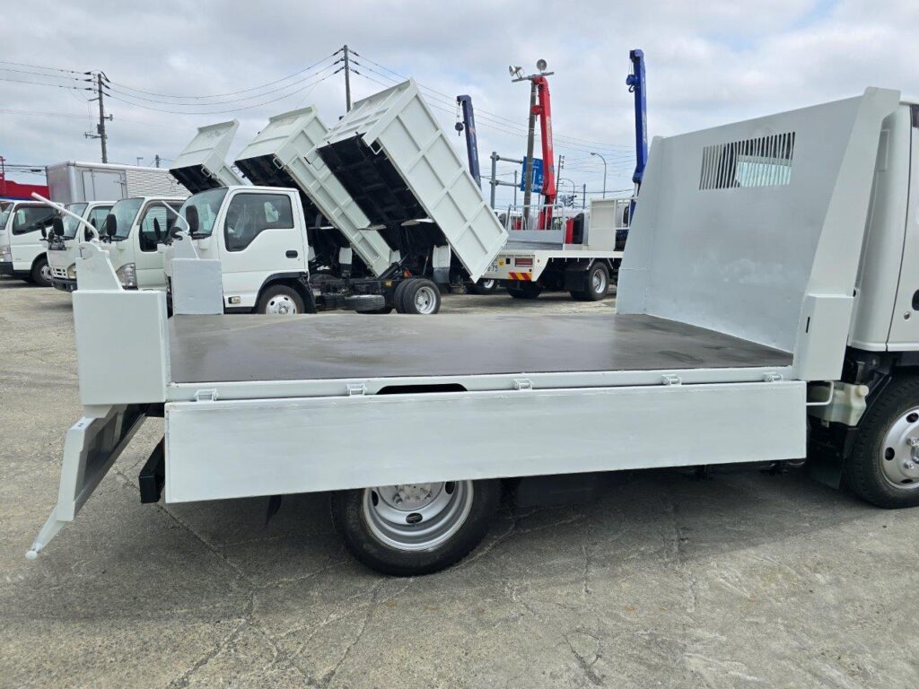 平成29年　いすゞ　エルフ　２トンダンプ　３方開き・4WD(小型貨物・4ナンバー）（車検1年付）