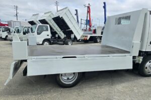 サムネイル: 平成29年　いすゞ　エルフ　２トンダンプ　３方開き・4WD(小型貨物・4ナンバー）（車検1年付）